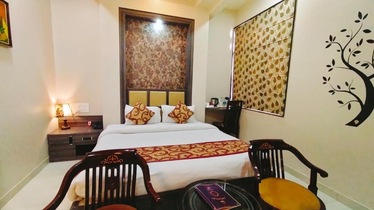Hotel Ozas Grand Varanasi Exterior photo